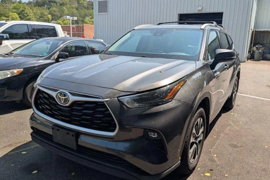 2022 Toyota Highlander XLE photo 1