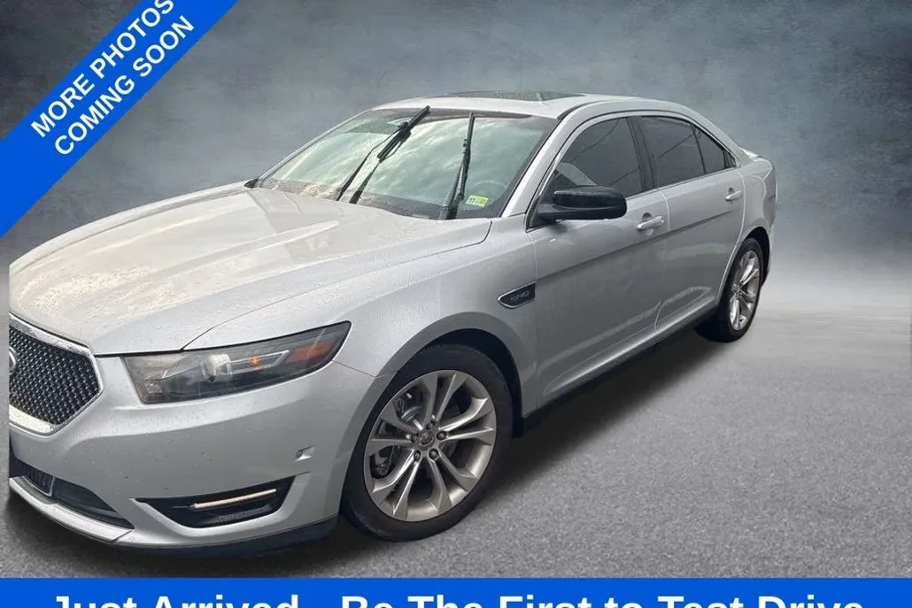 2013 Ford Taurus SHO photo 1