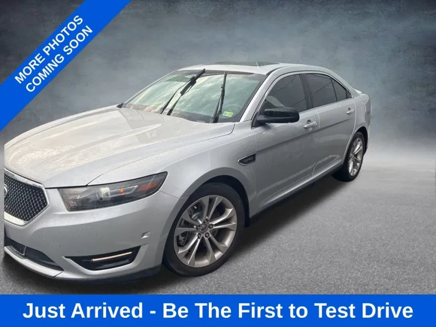 2013 Ford Taurus SHO photo 1