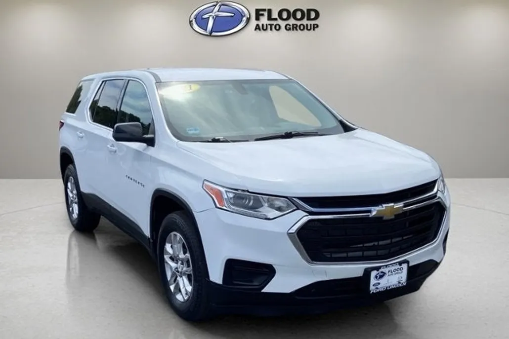 2021 Chevrolet Traverse LS photo 1