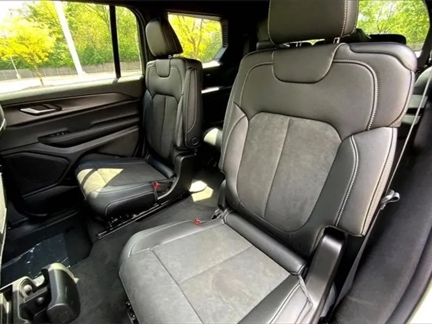 2025 Jeep Grand Cherokee Altitude X photo 10