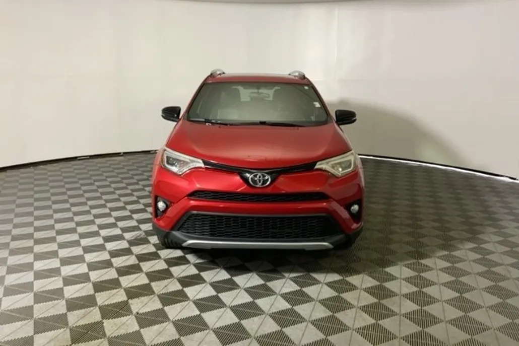 2016 Toyota RAV4 SE photo 1