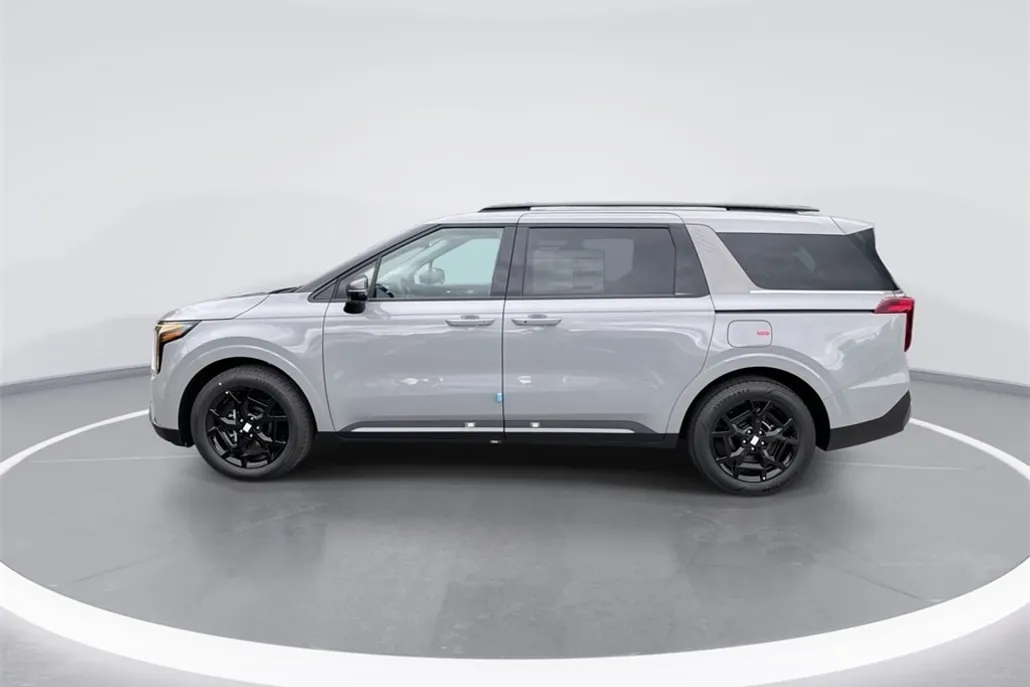2026 Kia Carnival SX photo 1
