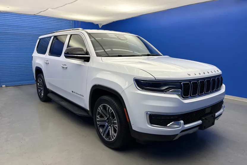 2024 Jeep Wagoneer L Series II photo 1