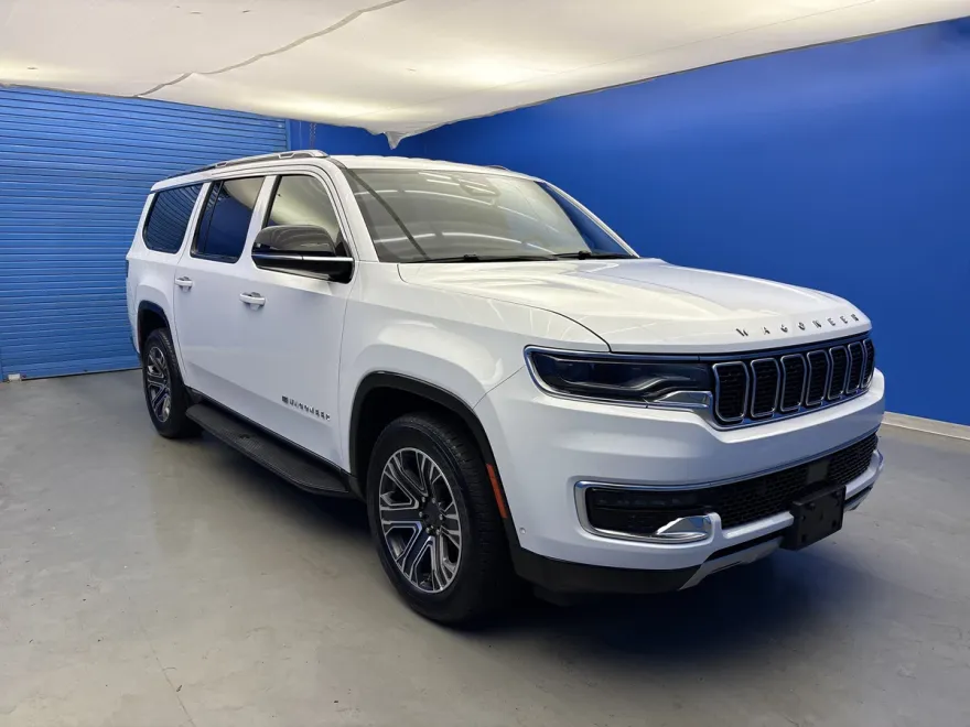 2024 Jeep Wagoneer L Series II photo 1