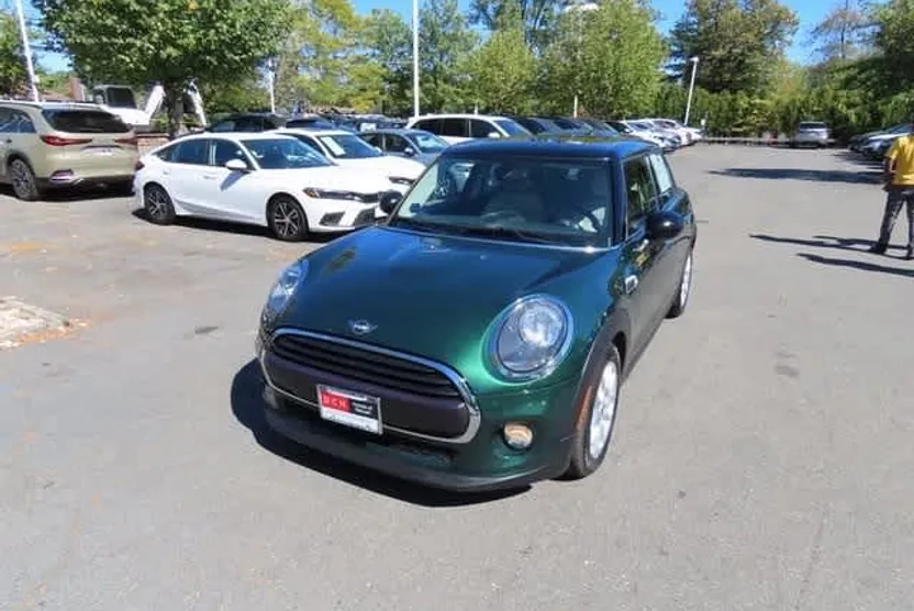 2019 Mini Cooper 4 Door Hardtop photo 1