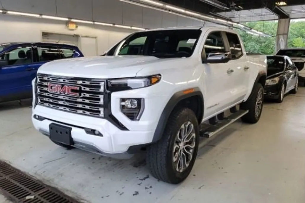 2023 Gmc Canyon Denali photo 1