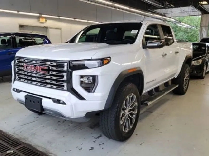 2023 Gmc Canyon Denali photo 1
