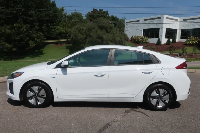 2020 Hyundai Ioniq Blue photo 1