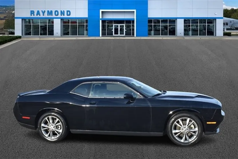 2022 Dodge Challenger SXT AWD photo 1