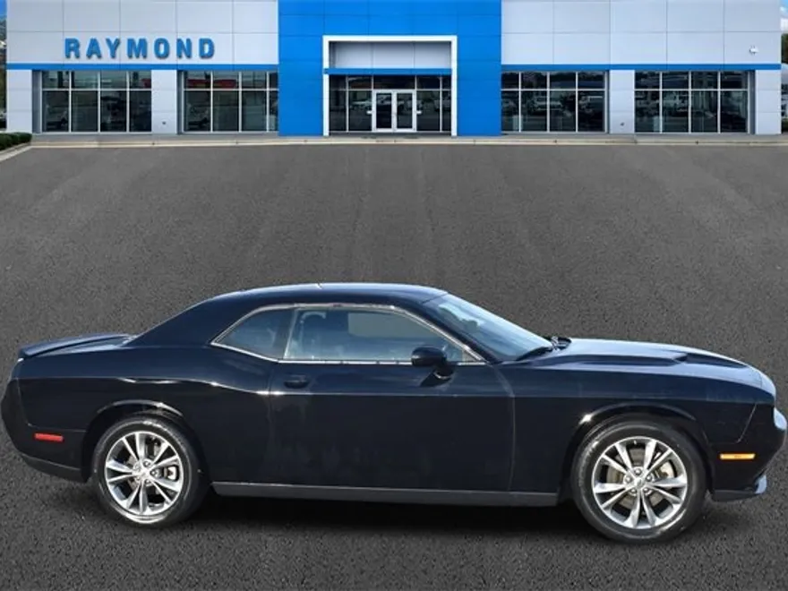 2022 Dodge Challenger SXT AWD photo 1