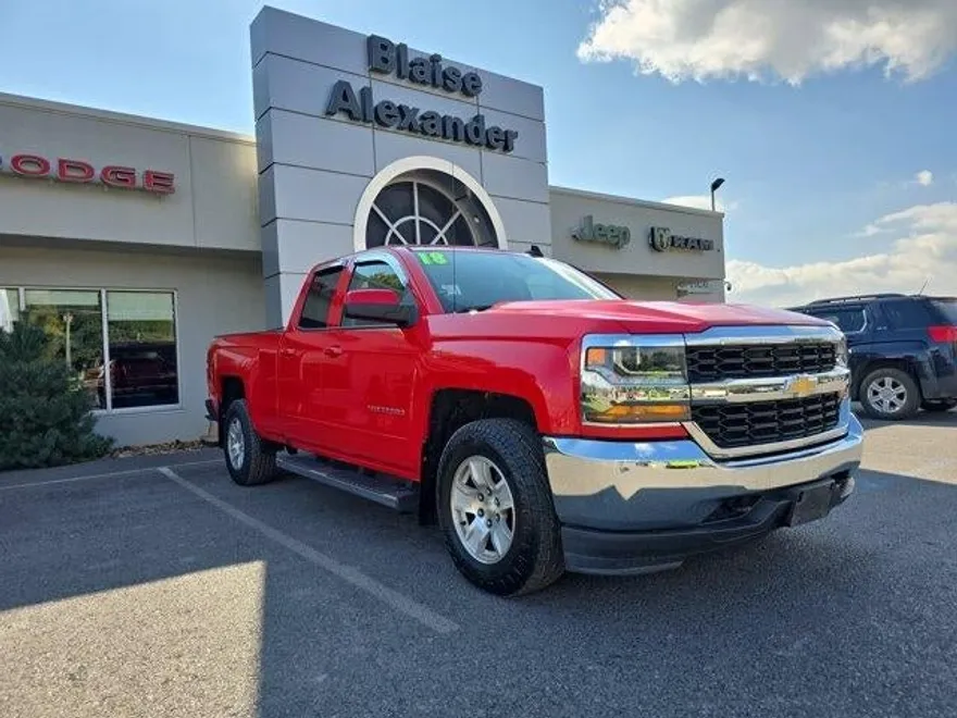 2018 Chevrolet Silverado 1500 LT photo 1