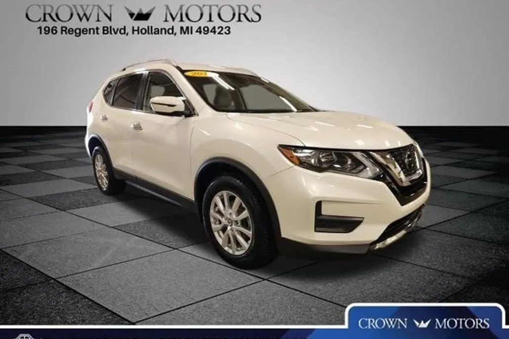 2019 Nissan Rogue SV photo 1