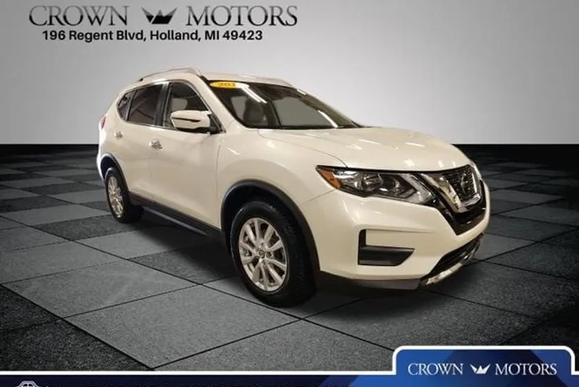 2019 Nissan Rogue SV photo 1