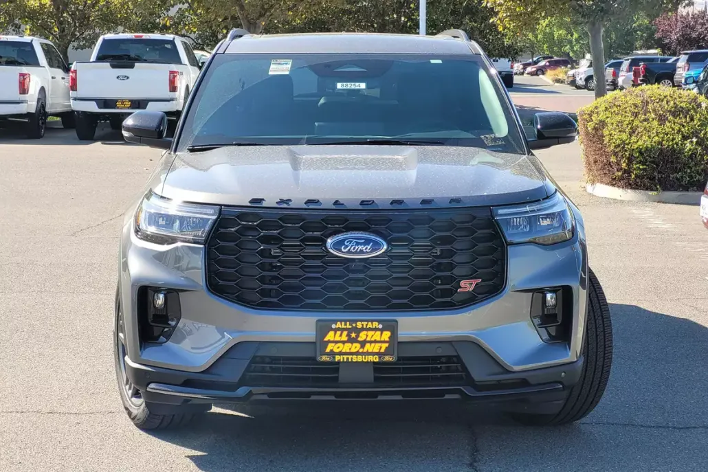 2025 Ford Explorer ST photo 1