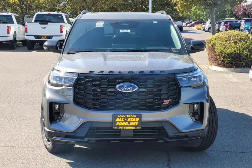 2025 Ford Explorer ST photo 1