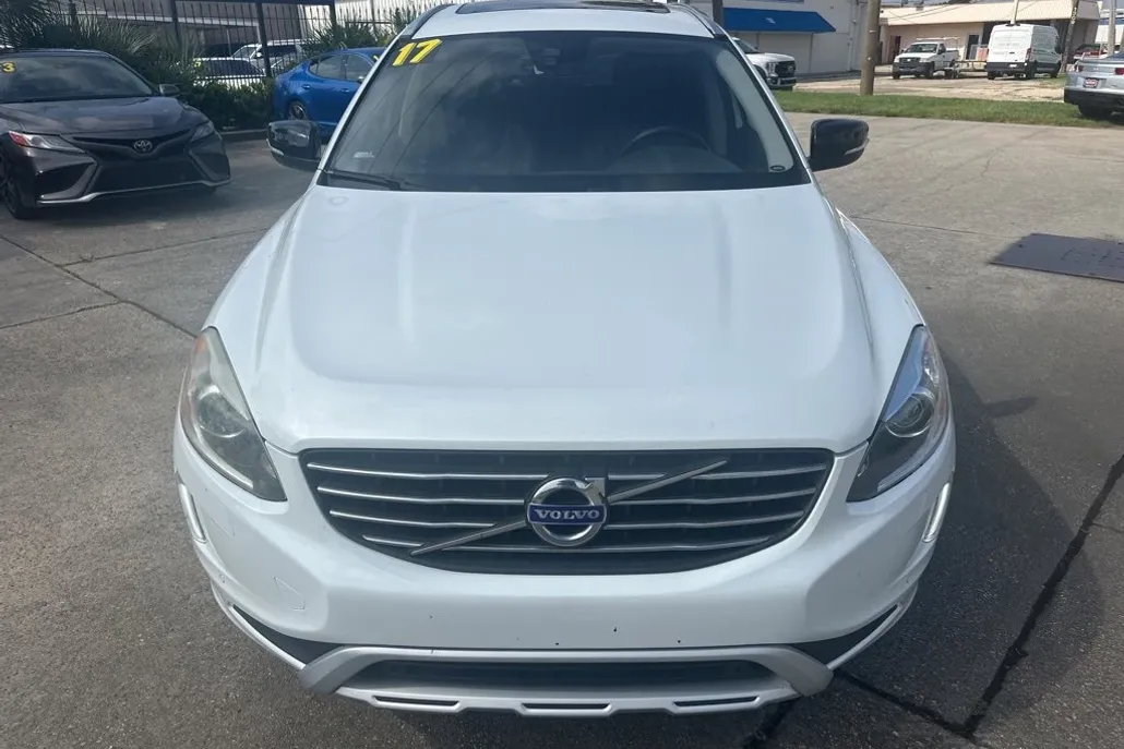 2017 Volvo XC60 T5 Dynamic photo 1