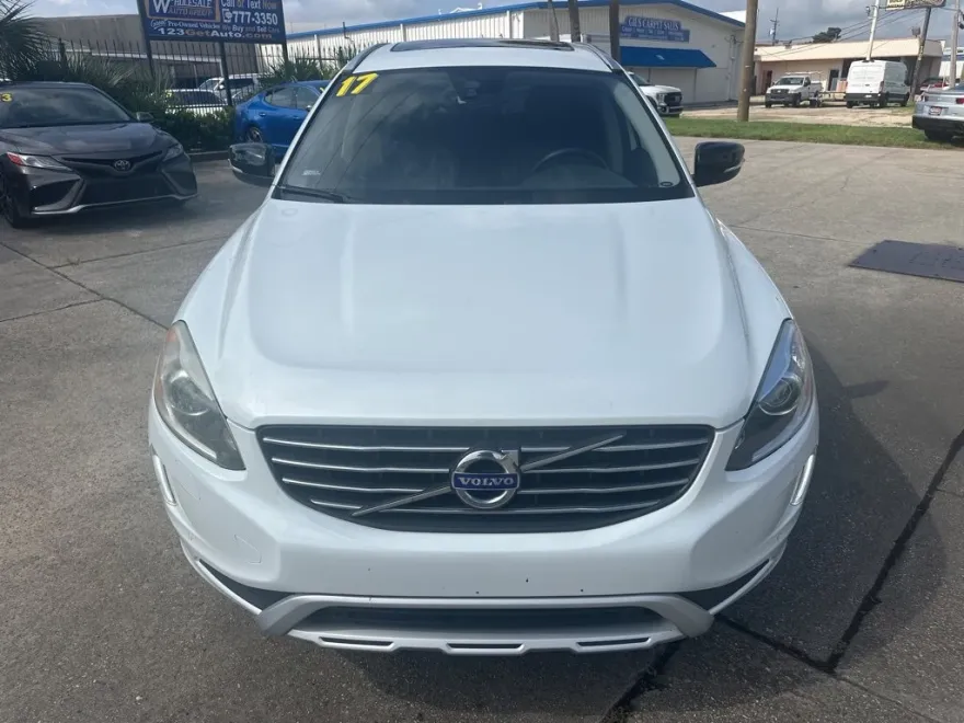 2017 Volvo XC60 T5 Dynamic photo 1