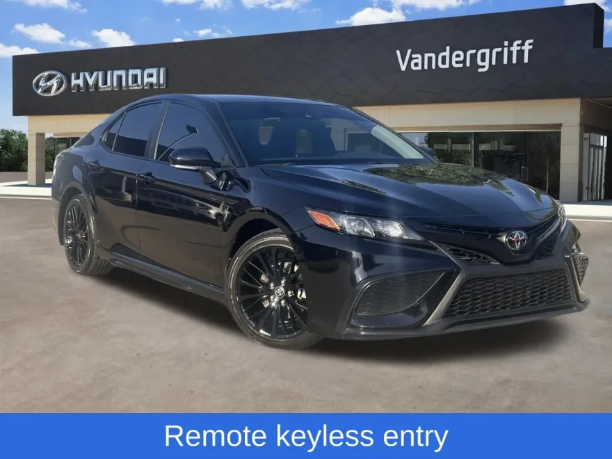 2021 Toyota Camry SE photo 1