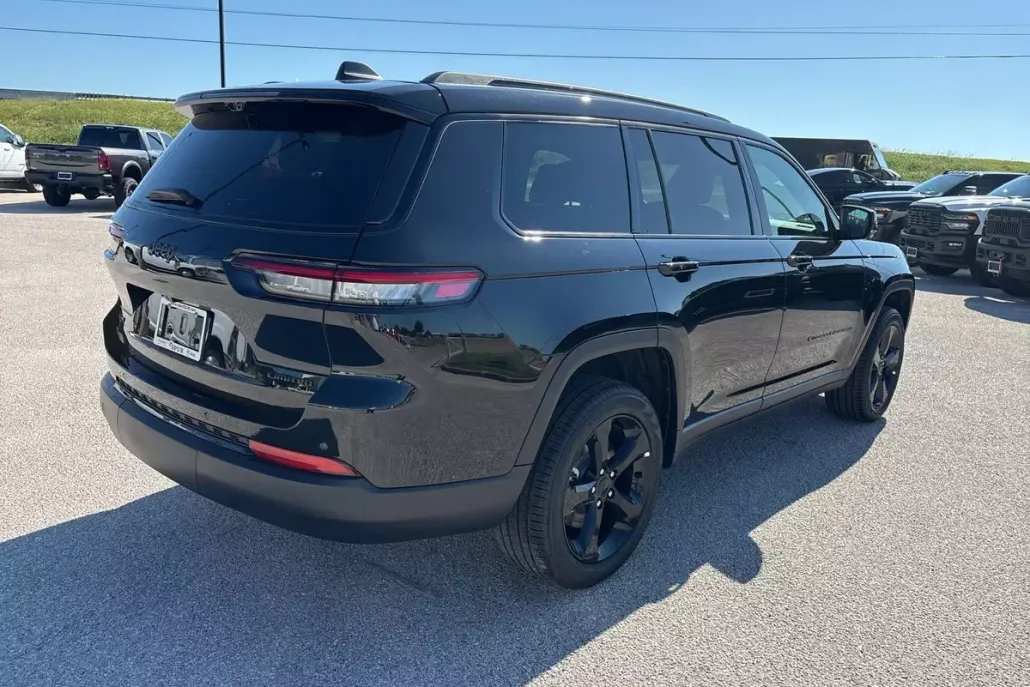 2025 Jeep Grand Cherokee Limited photo 1