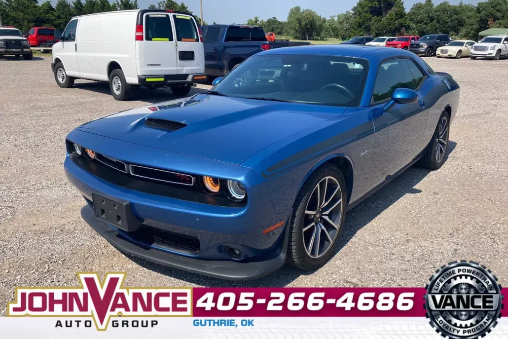 2023 Dodge Challenger R/T photo 1