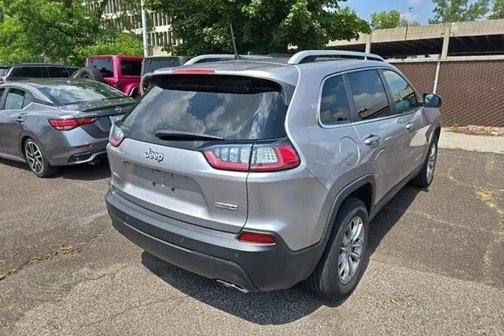2021 Jeep Cherokee Latitude Lux photo 1