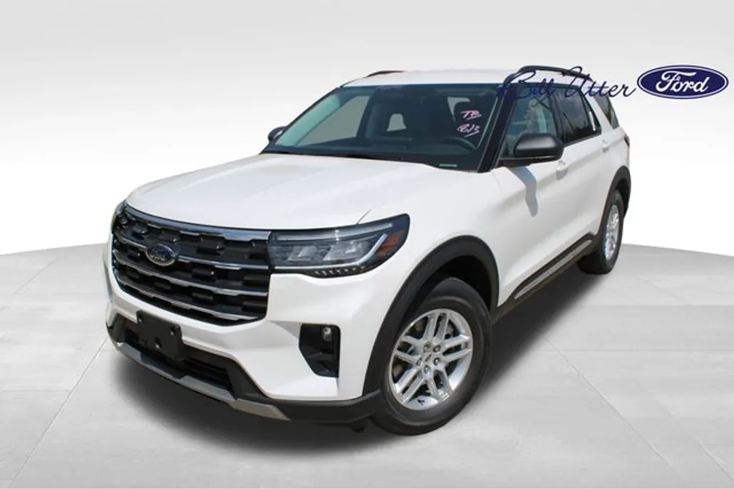 2025 Ford Explorer photo 1