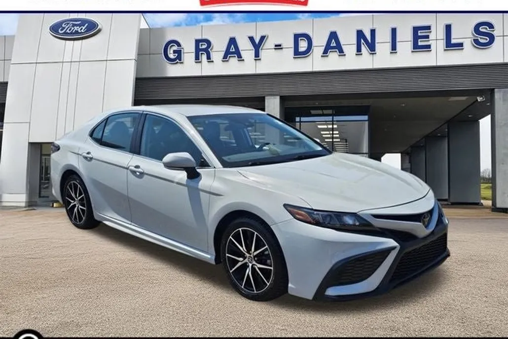 2023 Toyota Camry SE photo 1