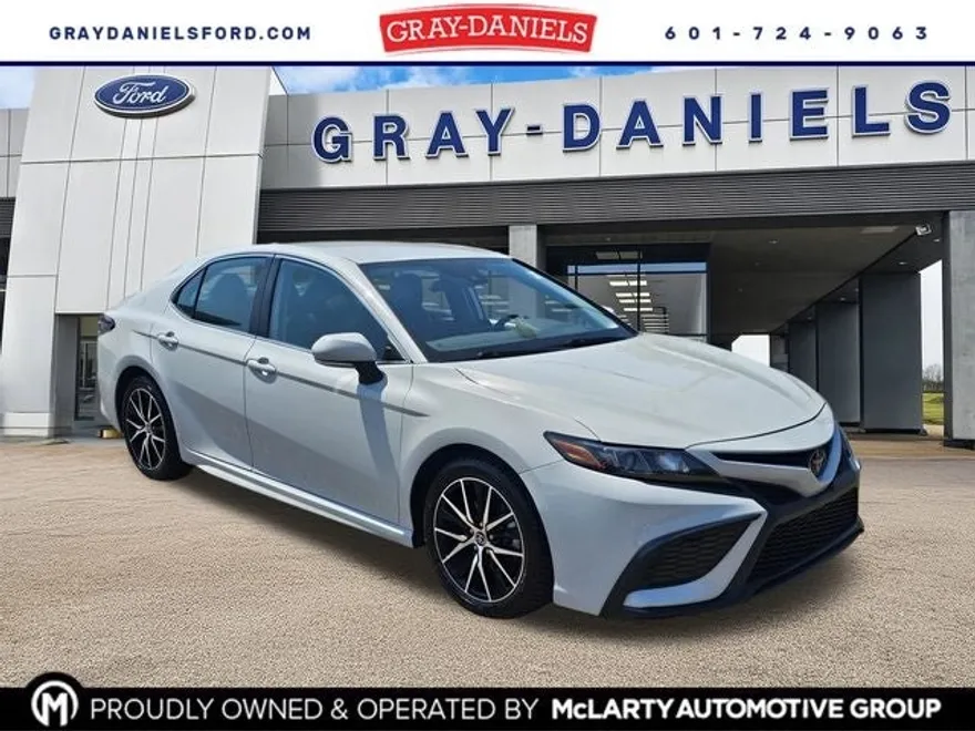 2023 Toyota Camry SE photo 1