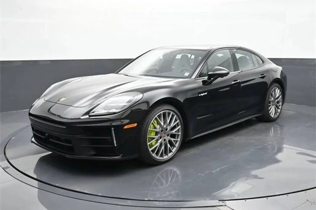 2026 Porsche Panamera E-Hybrid 4 photo 1