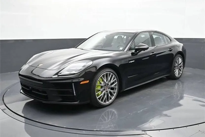 2026 Porsche Panamera E-Hybrid 4 photo 1
