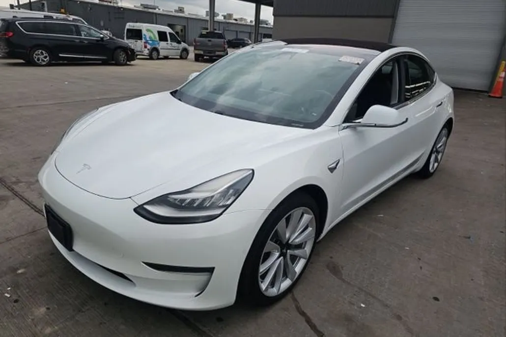 2018 Tesla Model 3 Long Range photo 1