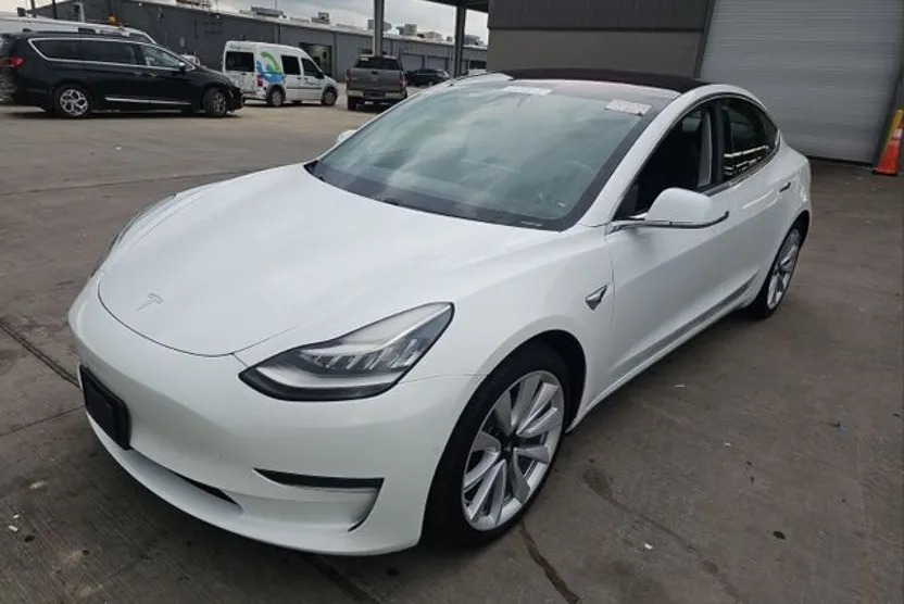 2018 Tesla Model 3 Long Range photo 1