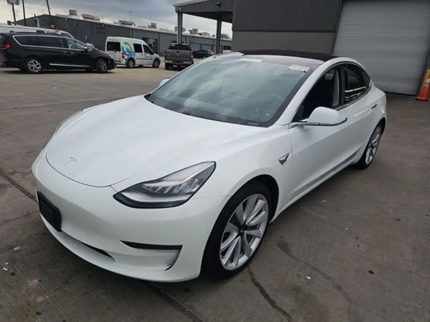 2018 Tesla Model 3 Long Range photo 1