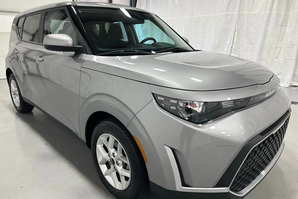 2024 Kia Soul LX photo 1