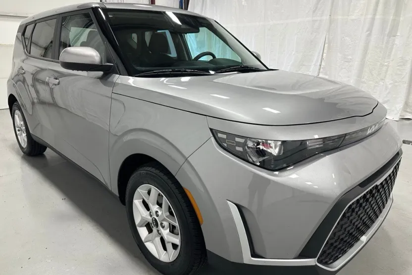 2024 Kia Soul LX photo 1