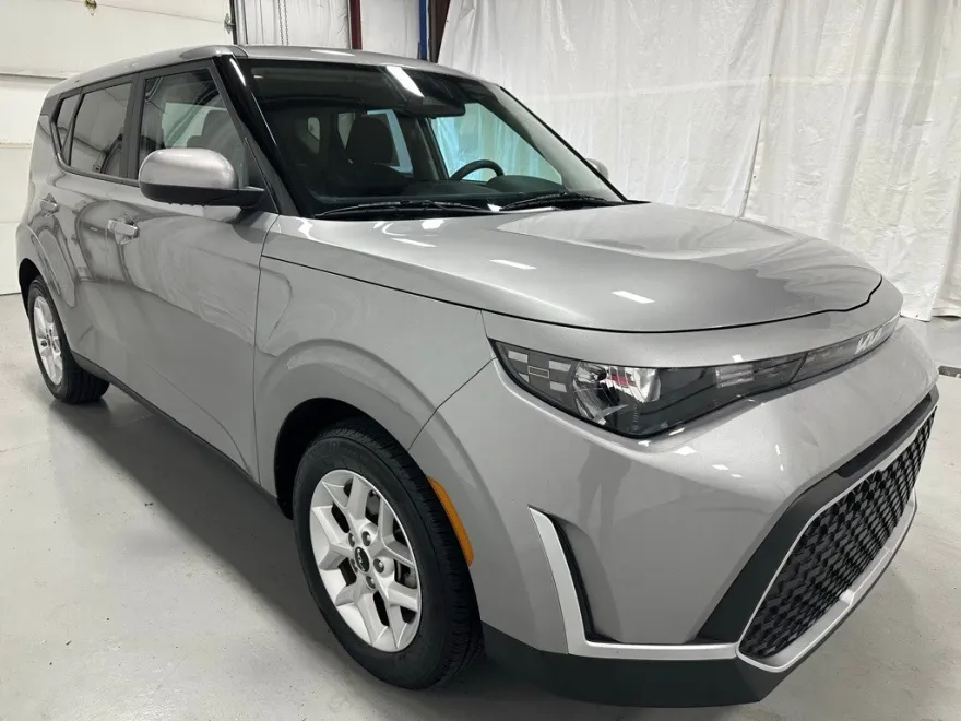 2024 Kia Soul LX photo 1