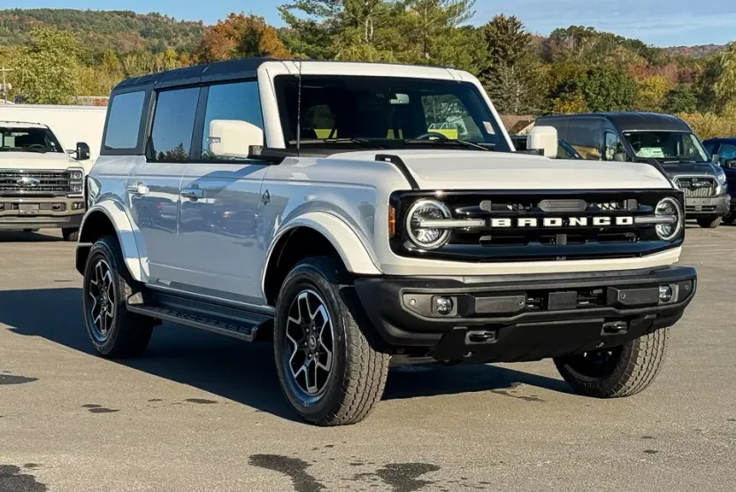 2025 Ford Bronco Outer Banks photo 1