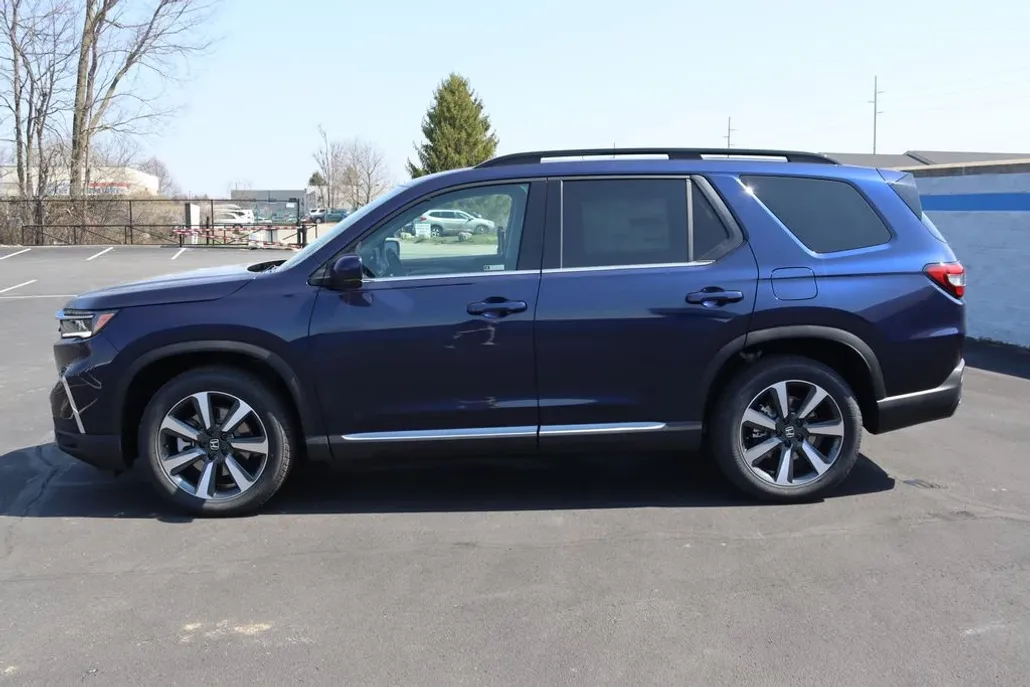 2025 Honda Pilot Touring photo 1