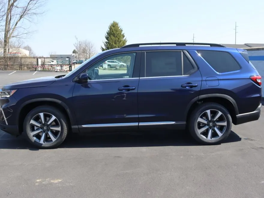 2025 Honda Pilot Touring photo 1