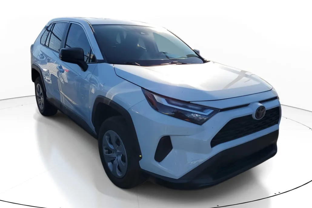 2023 Toyota RAV4 LE photo 1