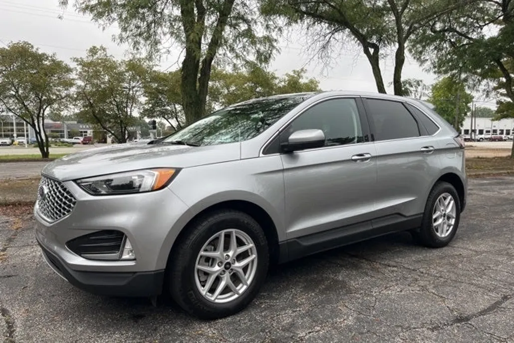 2023 Ford Edge SEL photo 1