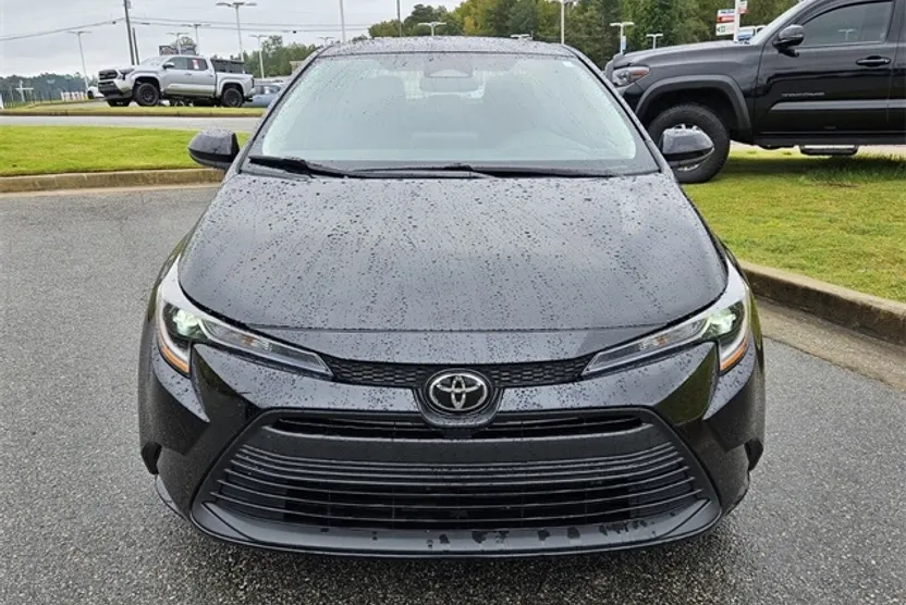 2024 Toyota Corolla LE photo 1