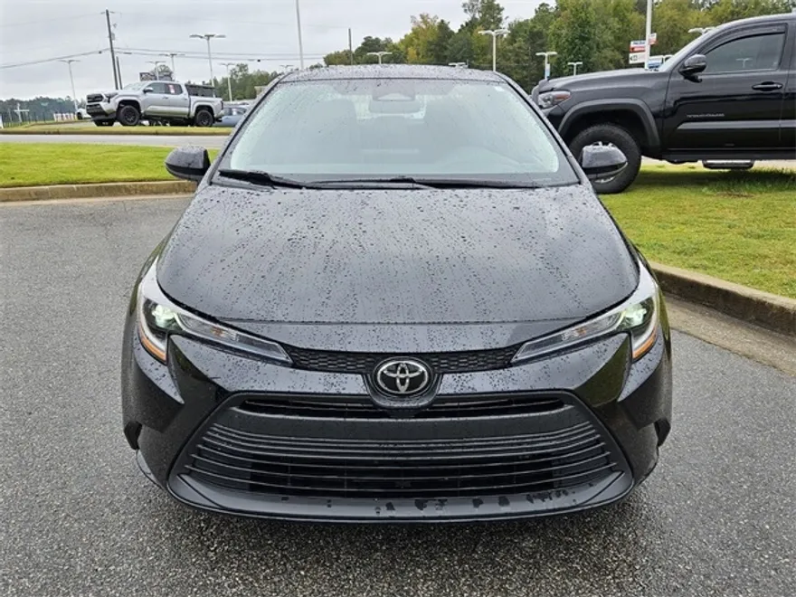 2024 Toyota Corolla LE photo 1
