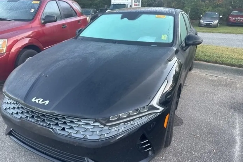 2022 Kia K5 LX photo 1