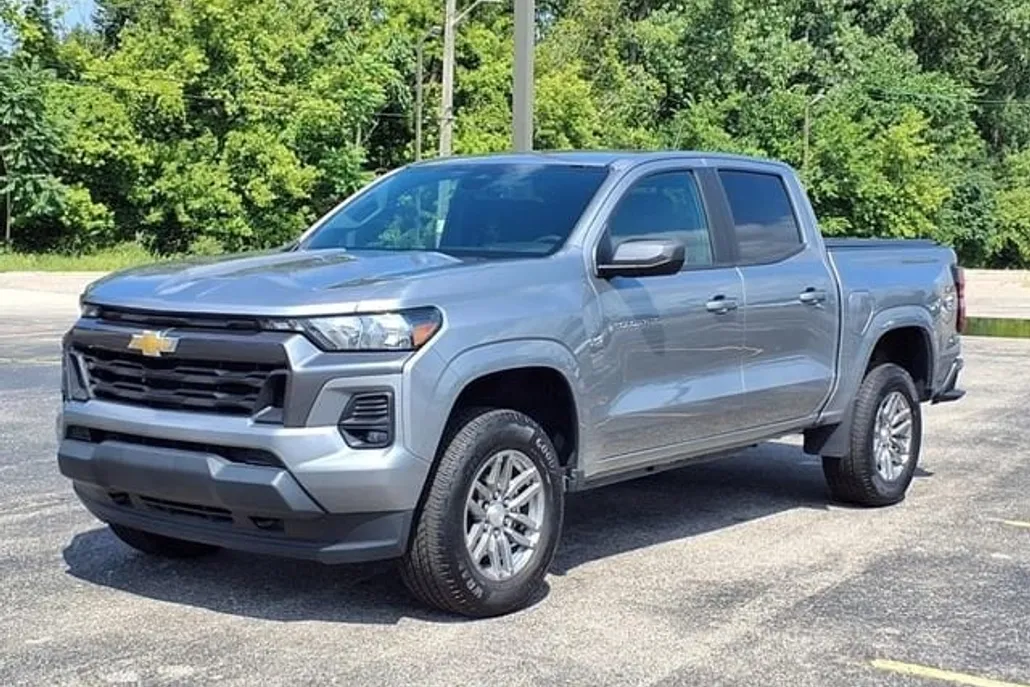 2023 Chevrolet Colorado LT photo 1