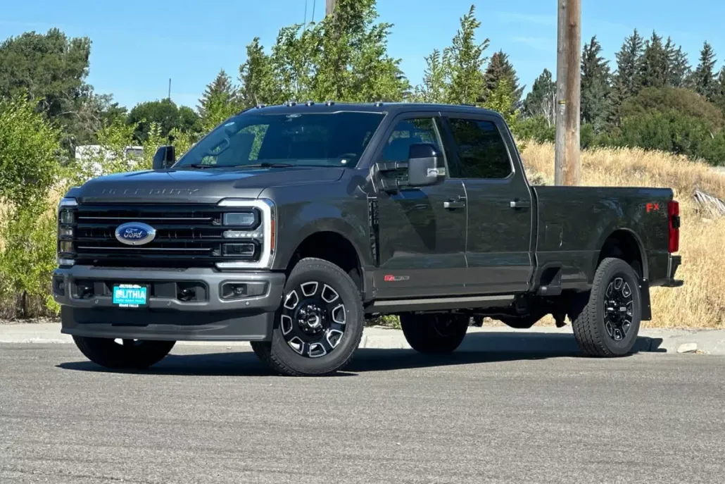 2025 Ford F-350 Platinum photo 1