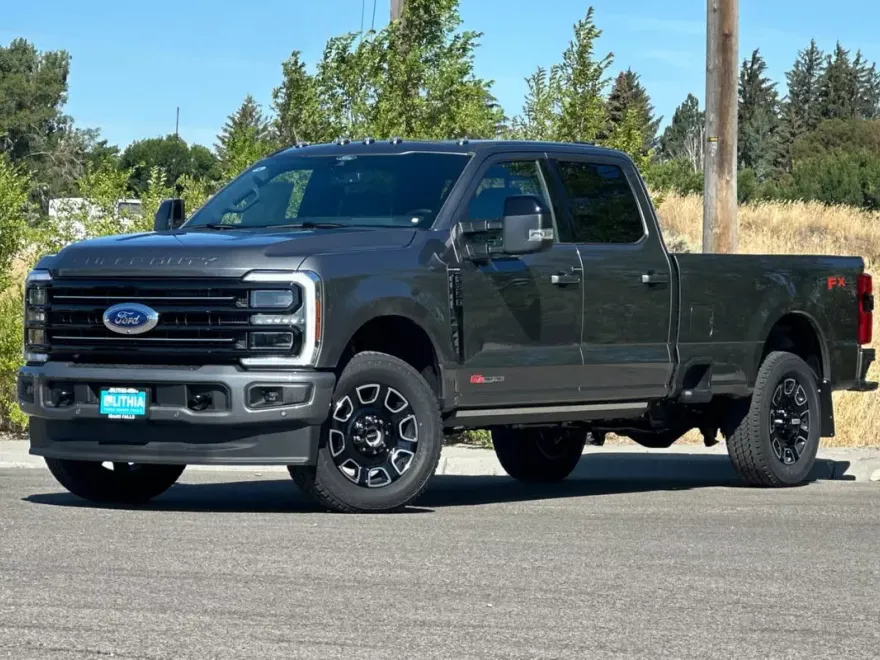 2025 Ford F-350 Platinum photo 1
