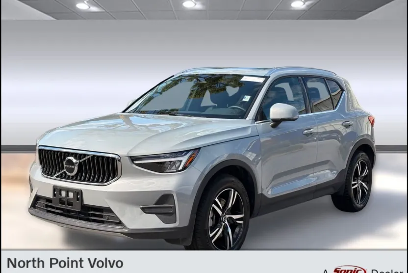 2025 Volvo XC40 AWD Core photo 1
