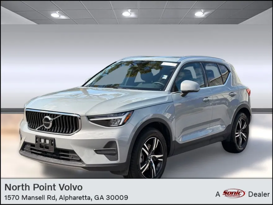 2025 Volvo XC40 AWD Core photo 1